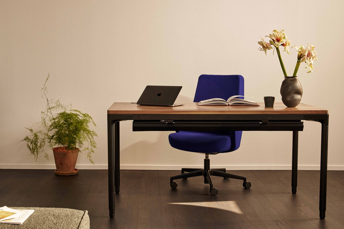 Humanscale Introduces eFloat Quattro, A Four-Leg Standing Desk That Elevates Wellness