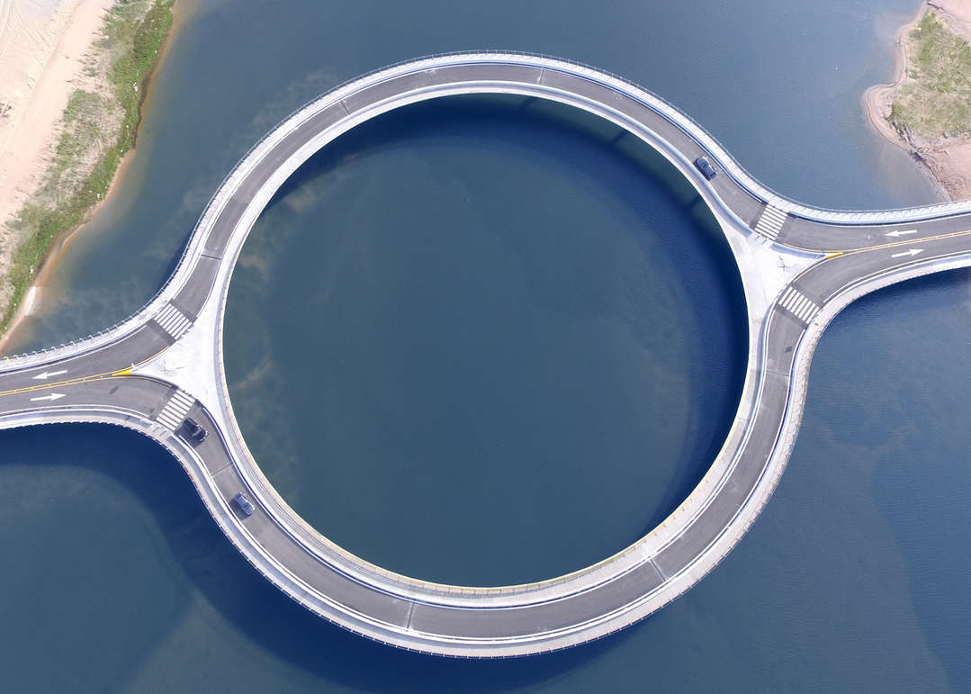 In the Round: Rafael Viñoly Completes a Perfectly Circular Bridge in Uruguay