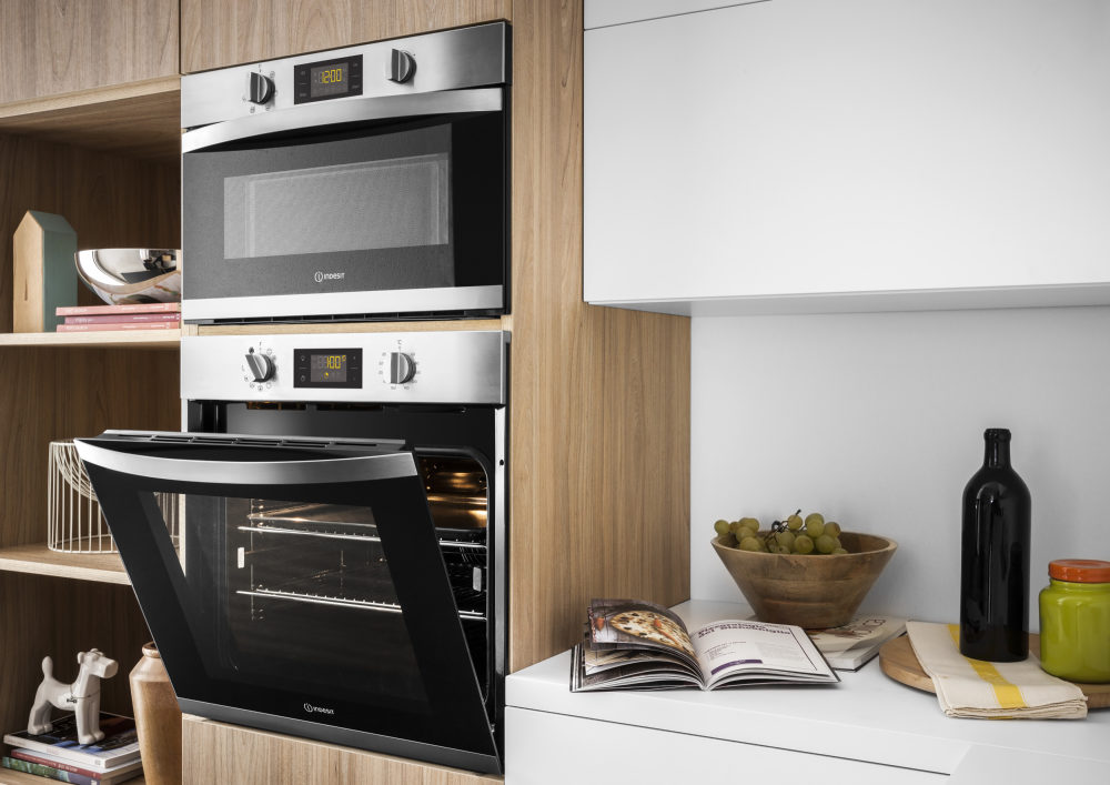 THE INDESIT ARIA BUILT-IN MICROWAVE  – IDEAL FOR THE MODERN BUSY FAMILY