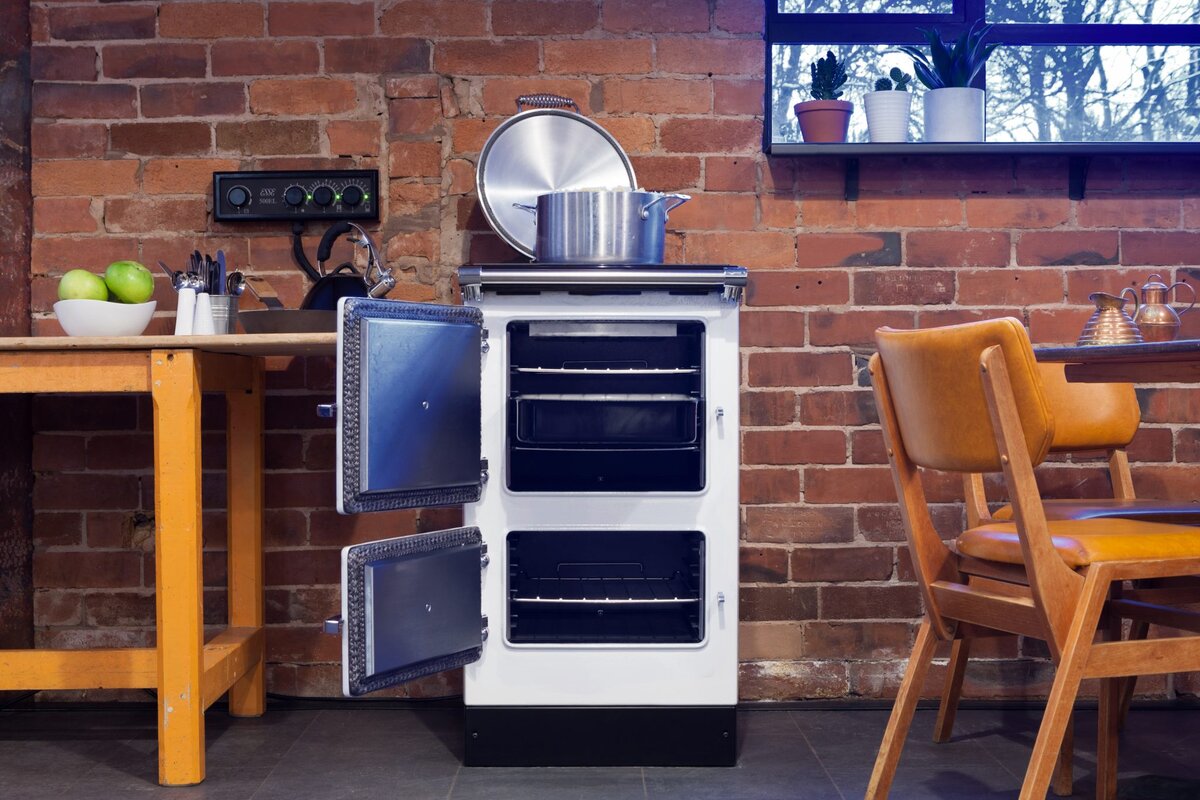 MEET THE COMPACT ESSE RANGE COOKER THAT’S AT HOME IN ANY KITCHEN