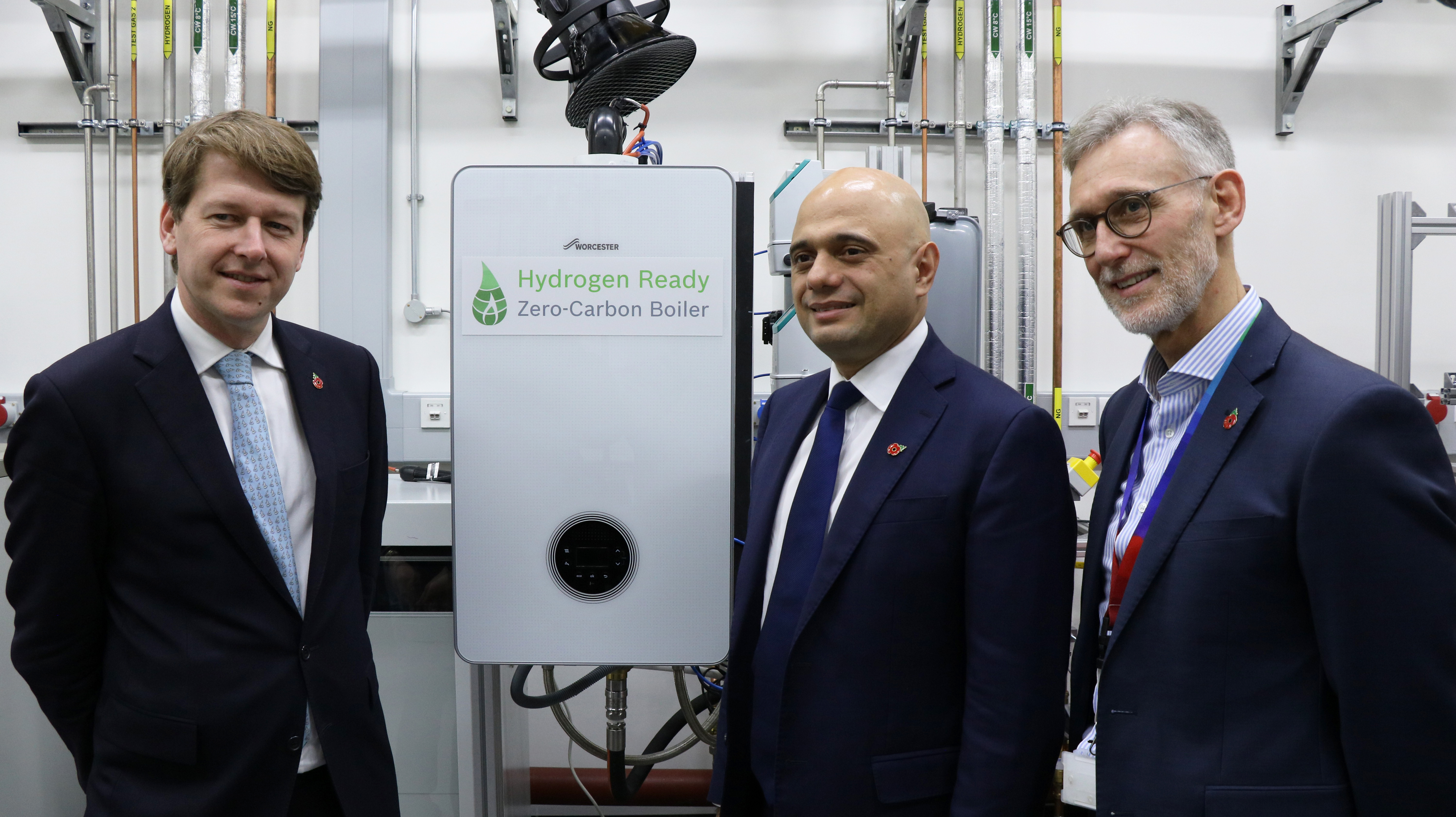 Chancellor visits Worcester Bosch to see the future of heating with new ‘clean gas’ laboratory #netzero @BoschGlobal @BoschPress