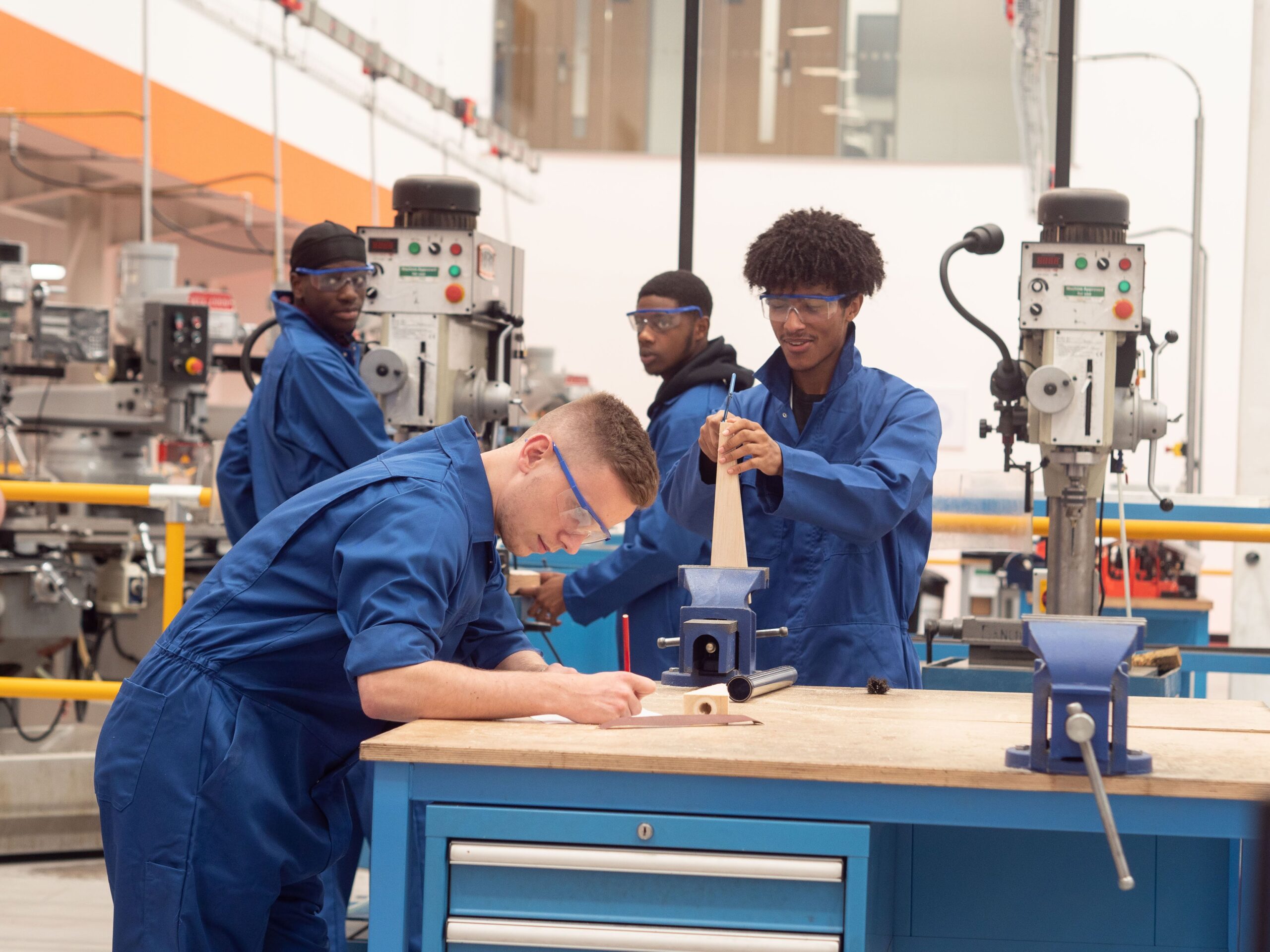 POST-EXAM RESULTS SURGE IN APPRENTICESHIP ENQUIRIES, SAYS MAKE UK @MAKEUK_
