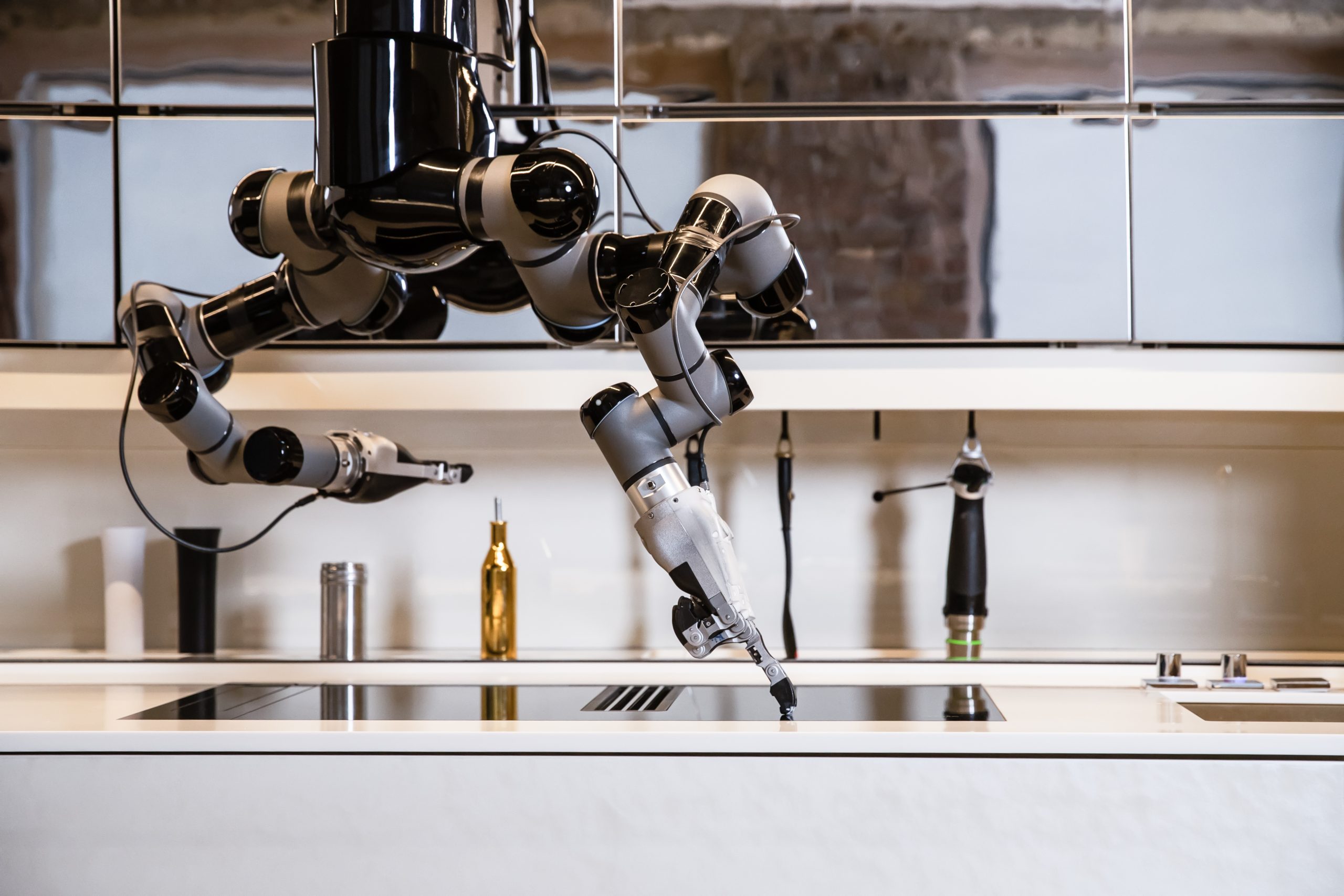 Universal Robots powers the world’s first robotic kitchen @MoleyRobotics @Universal_Robot