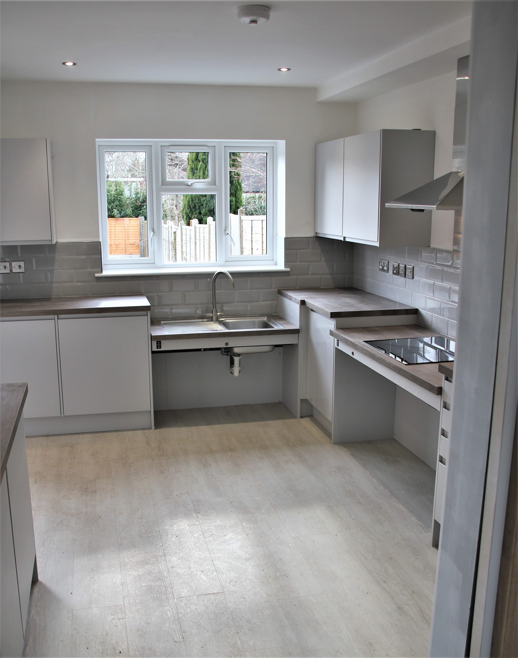 MAGNET CKS DONATES KITCHEN TO SOLIHULL LOCAL PARALYSED IN LIFE-CHANGING ACCIDENT @MagnetUK
